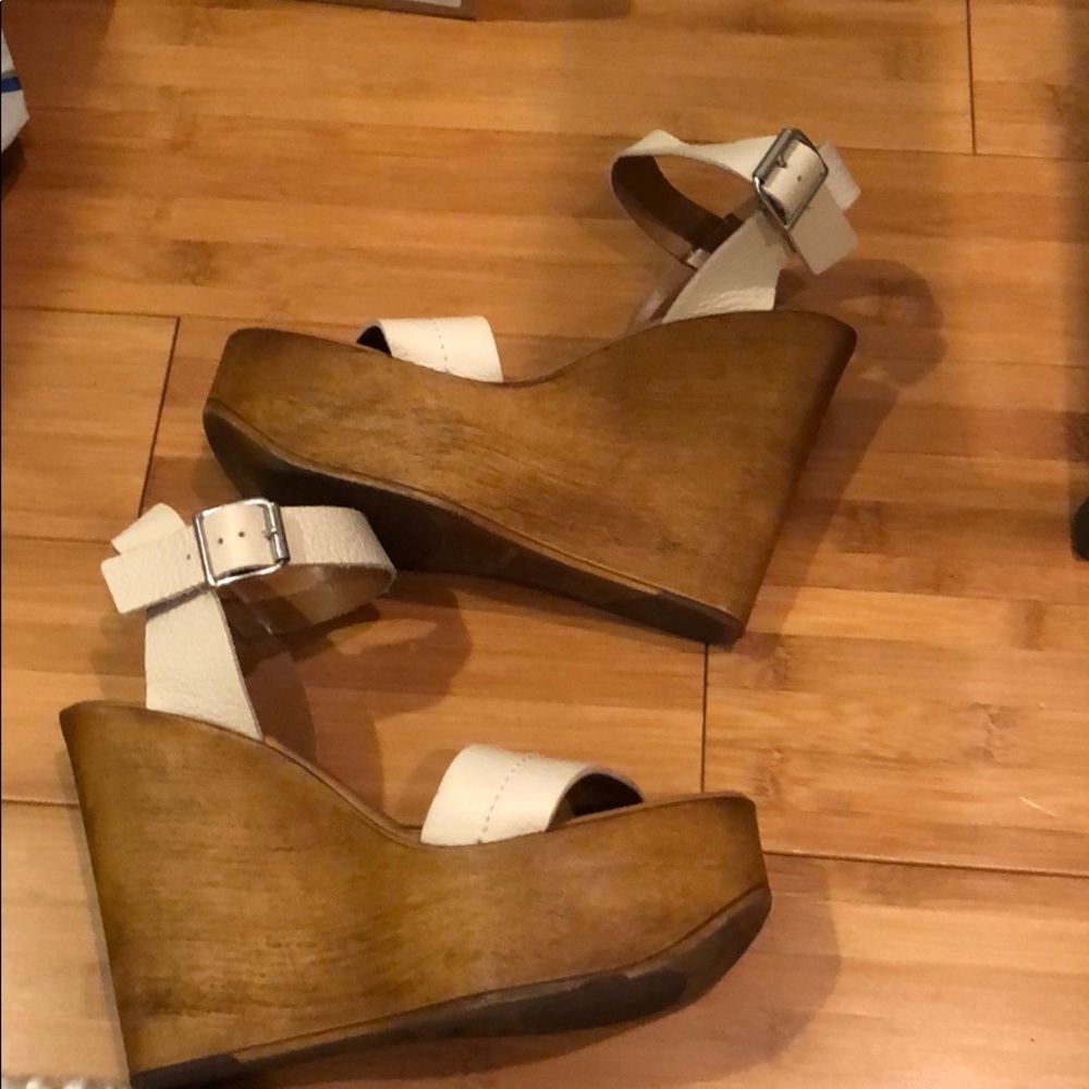 Steve Madden - white chunky platforms -size 35